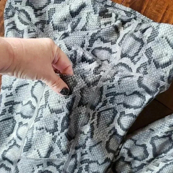 AVIA reptile print pants Stash leggings sz Small 4-6 gray black - Picture 2 of 9